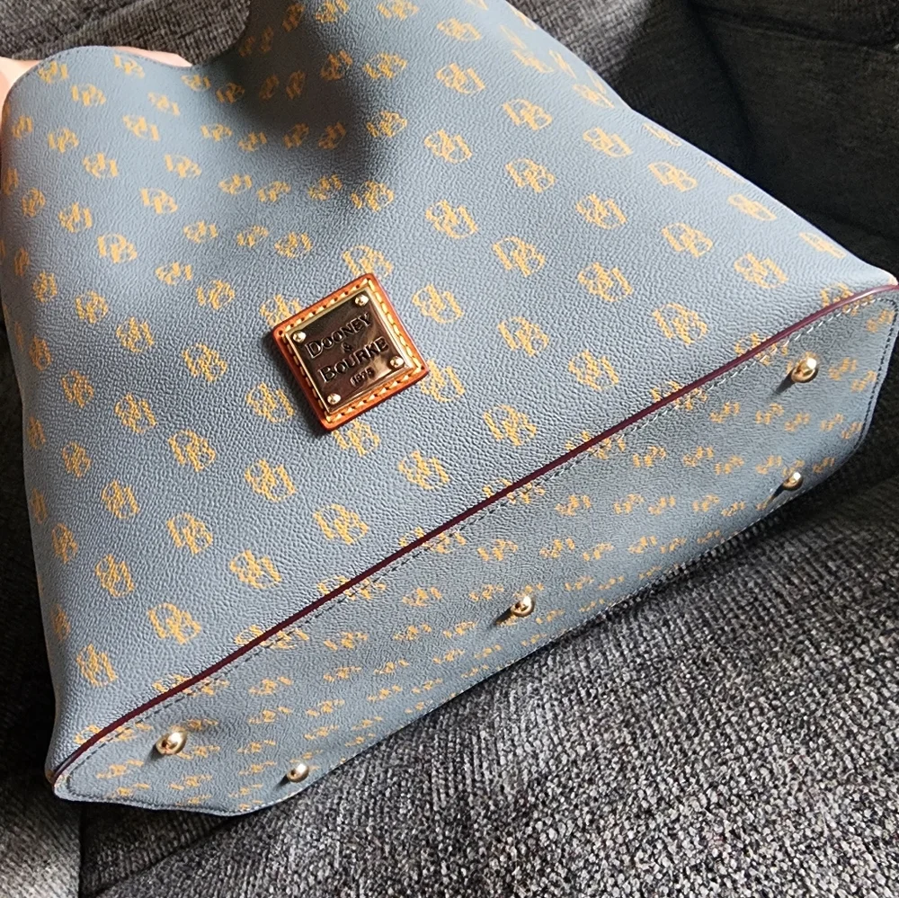 Dooney & Bourke - Picture 6 of 8
